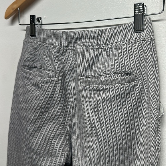 Lululemon On The Fly Jogger Pants Athletic Chevron Striped Gray White Size 2 - Picture 6 of 7